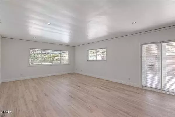 North Hills (los Angeles), CA 91343,9541 Debra Avenue