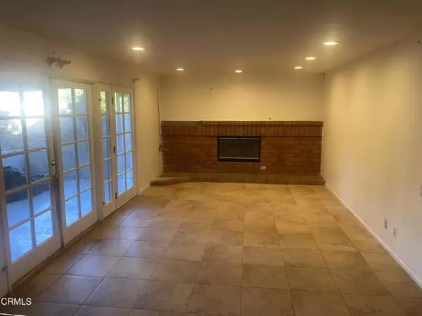 Valencia (santa Clarita), CA 91355,23509 Via Amado