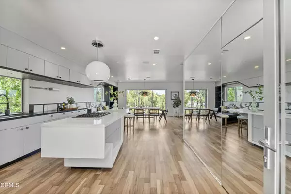 Los Angeles, CA 90065,453 Frontenac Avenue