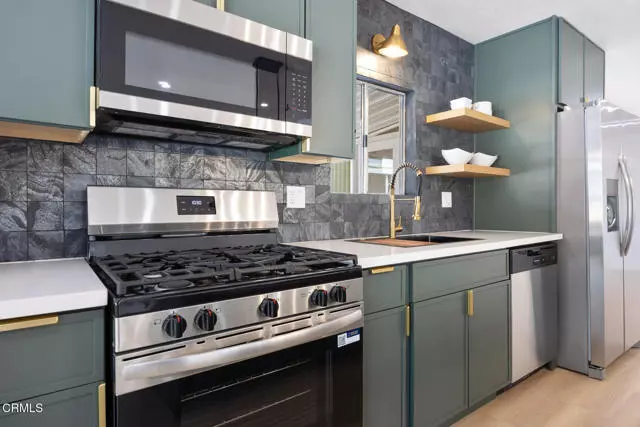 21001 Plummer Street #114, Chatsworth (los Angeles), CA 91311