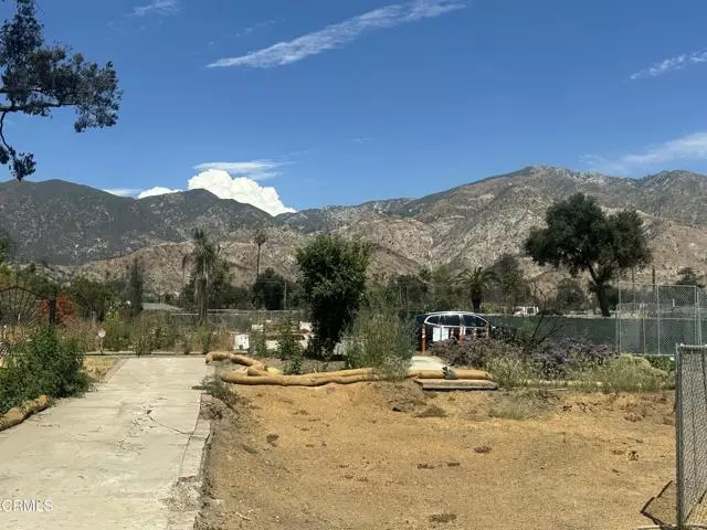 102 W Poppyfields Drive, Altadena, CA 91001