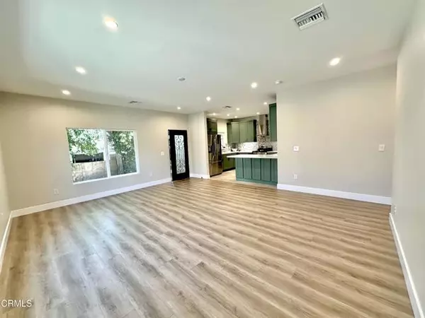 17720 San Jose Street, Granada Hills (los Angeles), CA 91344