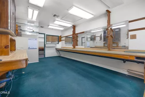 Los Angeles, CA 90068,3325 Barham Boulevard