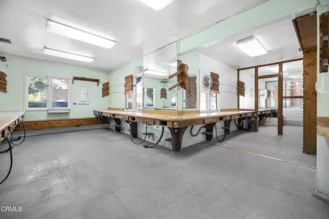 Los Angeles, CA 90068,3325 Barham Boulevard