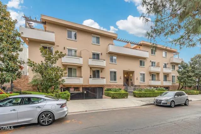 Valley Village, CA 91607,4732 Radford Avenue #8