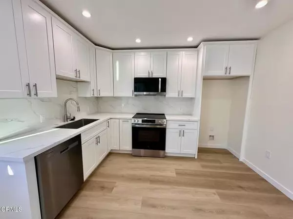 Northridge (los Angeles), CA 91325,17451 Keswick Street