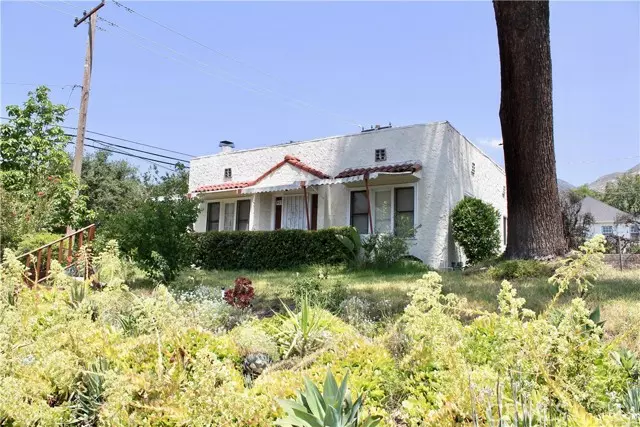 Altadena, CA 91001,907 E Poppyfields Drive