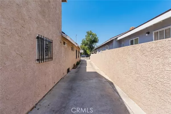 Los Angeles, CA 90003,138 W Gage Avenue