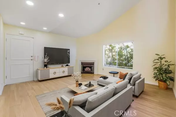 9315 Woodman Avenue #8, Arleta (los Angeles), CA 91331