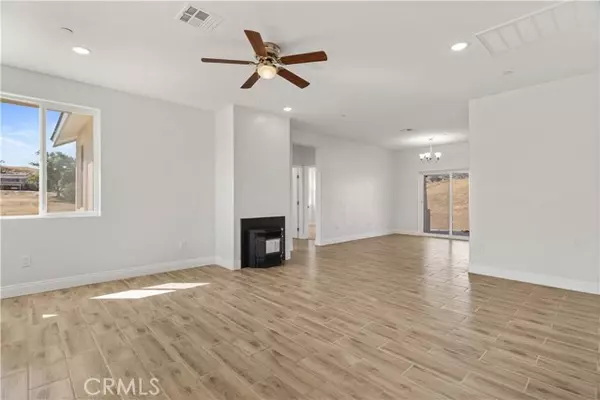 Tehachapi, CA 93561,20381 Pinon Canyon Road