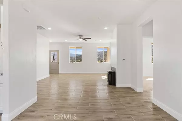 Tehachapi, CA 93561,20381 Pinon Canyon Road