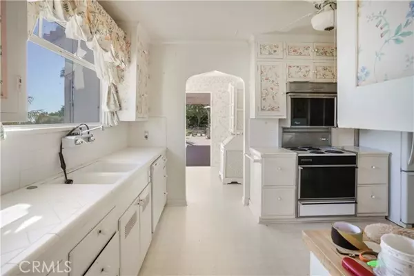 Santa Barbara, CA 93105,2736 Cuesta