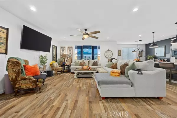 Bakersfield, CA 93313,7600 Emerald Green