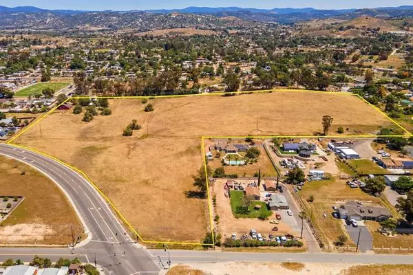 Ramona, CA 92065,915 9TH ST