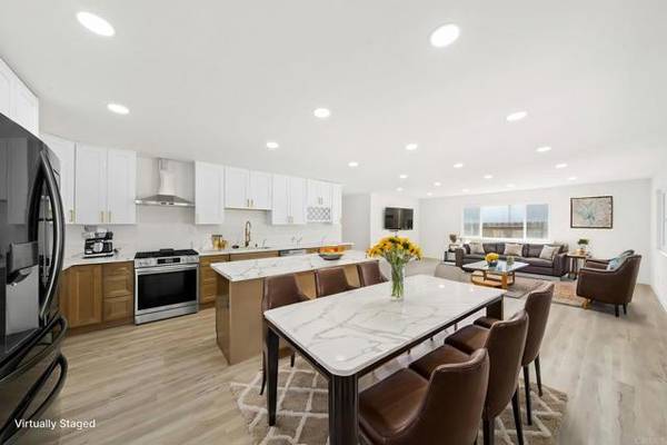 10442 Ken Ln., Santee, CA 92071