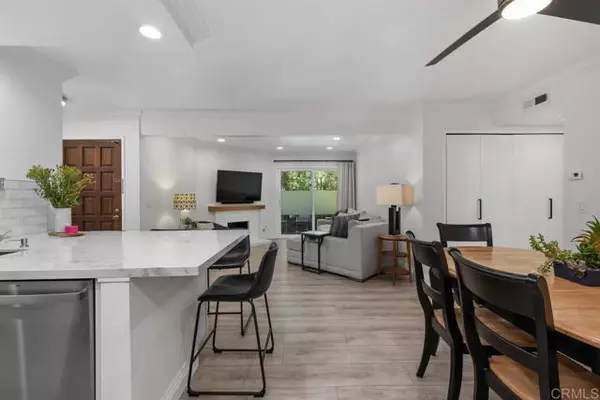 San Diego, CA 92119,6884 Montanoso #25