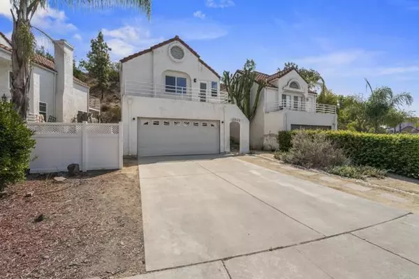 10525 Flora Verda Court, Santee, CA 92071