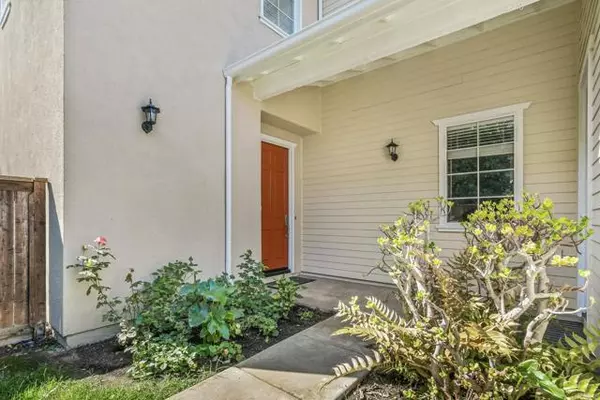 Carlsbad, CA 92011,609 Saltgrass Avenue