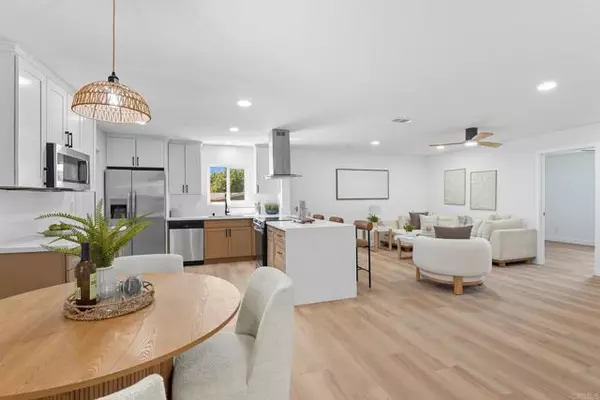 9494 Chimney Rock Ln, El Cajon, CA 92021