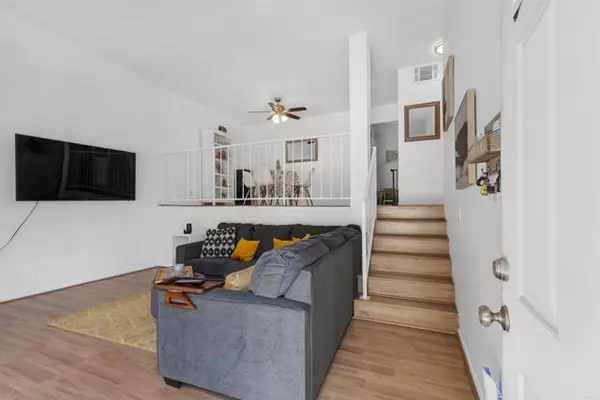 Sylmar (los Angeles), CA 91342,14293 Foothill Blvd #19