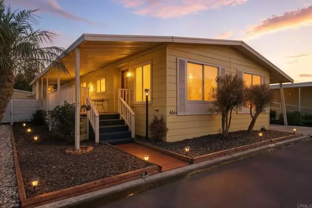 2130 Sunset Drive #SPC 94, Vista, CA 92081