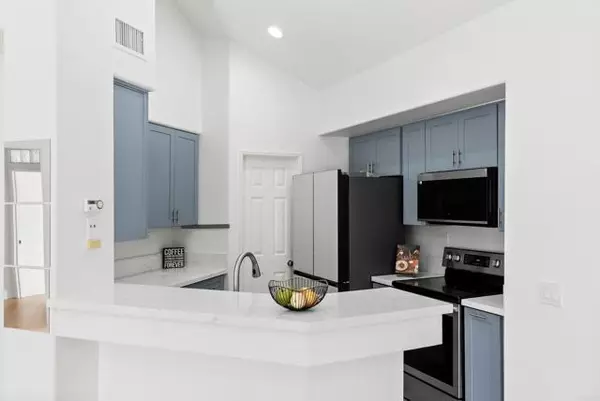 7215 Calabria Ct #74, San Diego, CA 92122