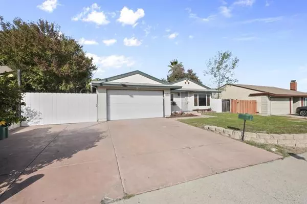 Santee, CA 92071,10036 Three Oaks Way
