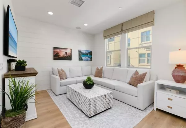 Santee, CA 92071,319 Lagoon Way