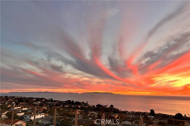 Rancho Palos Verdes, CA 90275,7241 Avenida Altisima