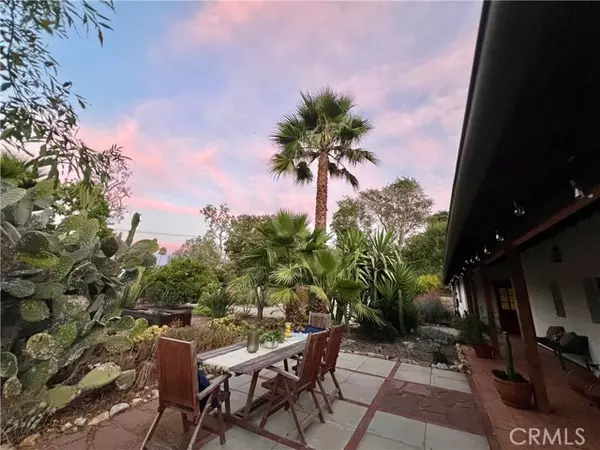 2 Chuckwagon Road, Rolling Hills, CA 90274