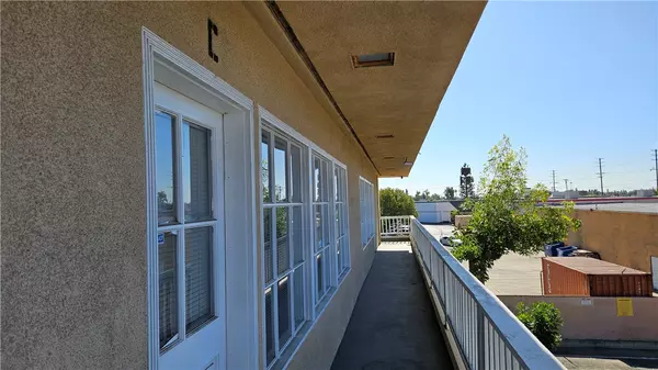 Santa Ana, CA 92705,2427 N Tustin Avenue