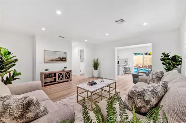 19042 Pauline Lane, Huntington Beach, CA 92646