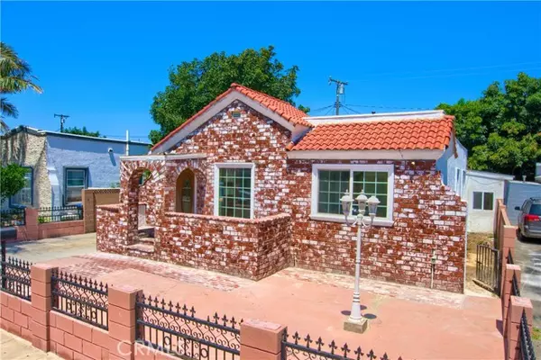 325 Normandy Place, Santa Ana, CA 92701