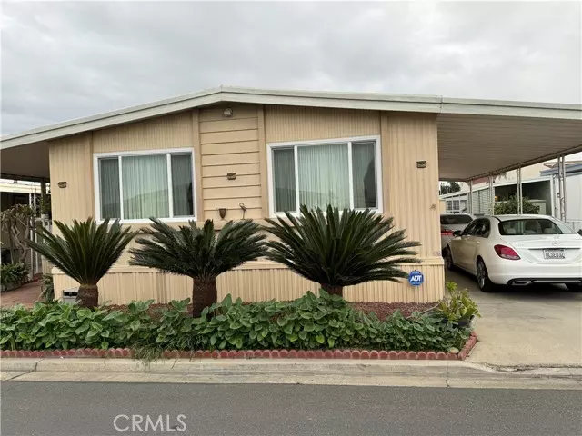 Westminster, CA 92683,15300 Magnolia Street #27