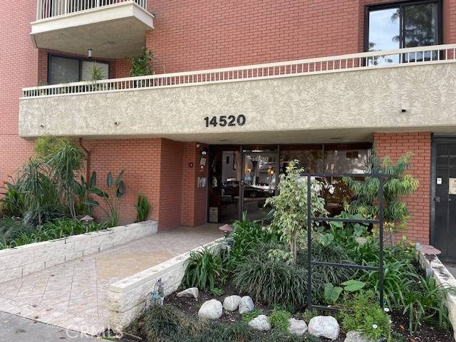 14520 Dickens Street #211, Sherman Oaks, CA 91403