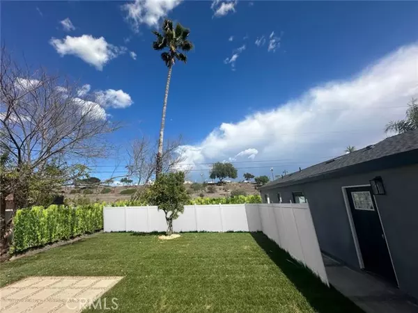 8042 Irvine Avenue, North Hollywood (los Angeles), CA 91605