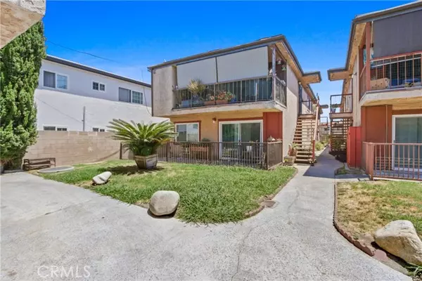 Bellflower, CA 90706,16322 Eucalyptus Avenue #8