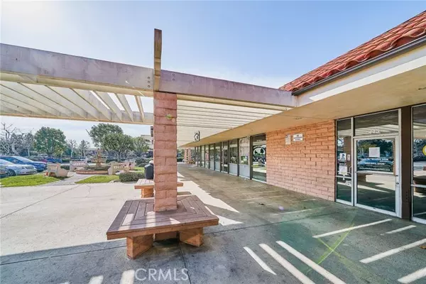 Thousand Oaks, CA 91360,413 E AVENIDA DE LOS ARBOLES