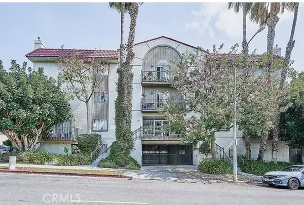 102 S Manhattan Place #303, Los Angeles, CA 90004