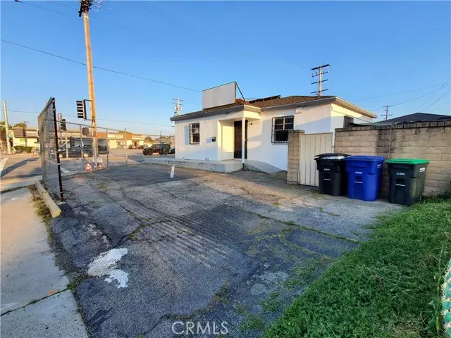 Bellflower, CA 90706,8858 Flower Street