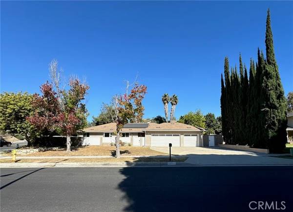 1011 Hyde Park Drive, Santa Ana, CA 92705