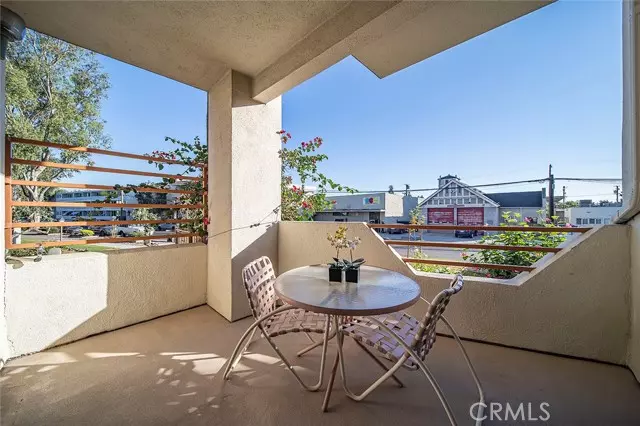 3913 N Virginia Road #101, Long Beach, CA 90807