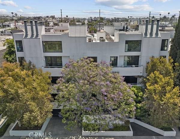 656 N West Knoll Drive #202, West Hollywood, CA 90069