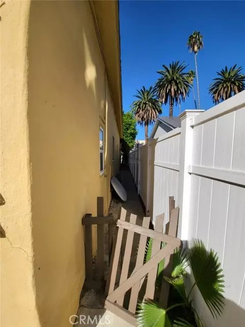 Los Angeles, CA 90019,1240 S Muirfield Road