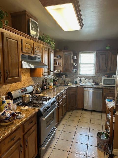 Inglewood, CA 90305,2416 W 80th Street