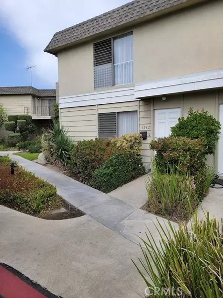 1582 Mitchell Avenue, Tustin, CA 92780