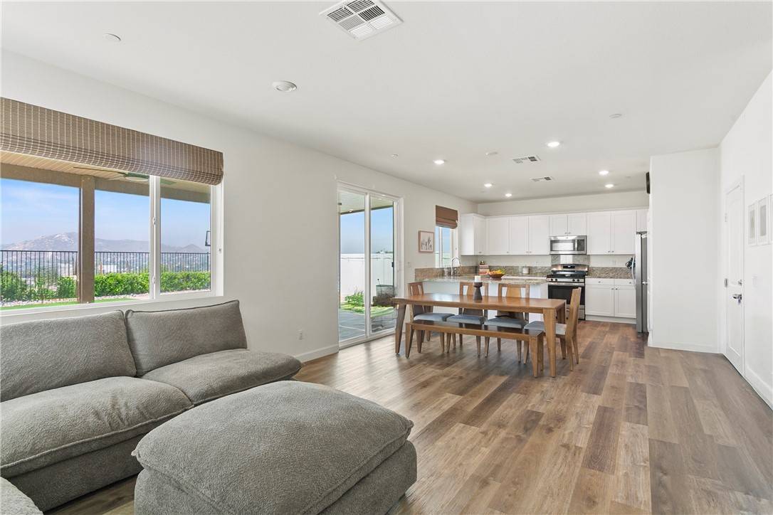 Jurupa Valley, CA 92509,6438 Canyonlands Drive
