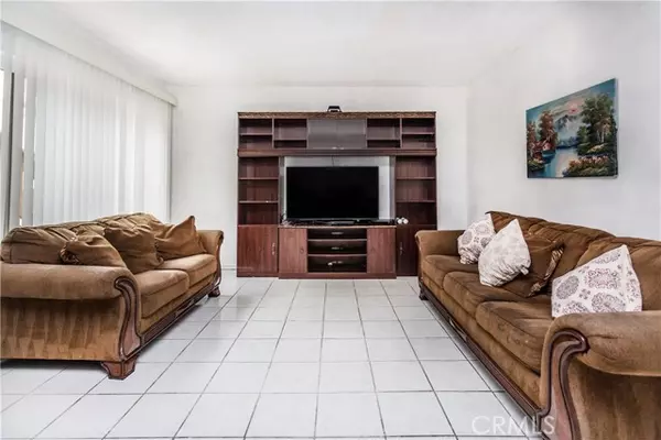 Anaheim, CA 92805,967 S Citron Street #3