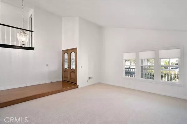 Los Alamitos, CA 90720,3832 Holden Circle