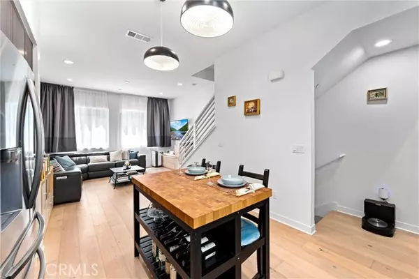 Long Beach, CA 90802,206 Alamo Court